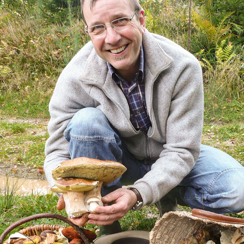 Markus Schreiner beim Pilze sammeln